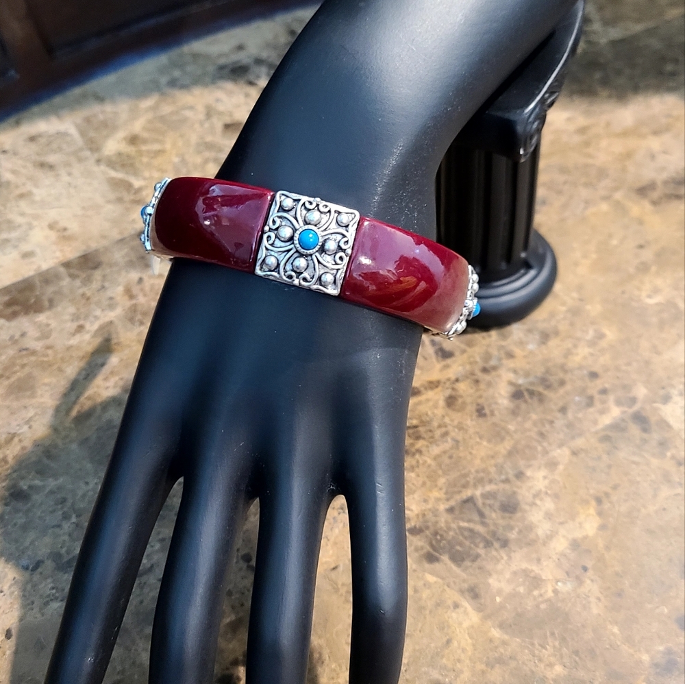 Maroon bracelet by Robert Rose